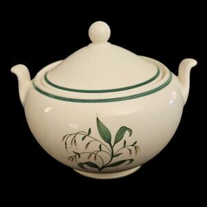 Wedgwood Broomgrass Covered Sugar Bowl Green Floral Creamware England